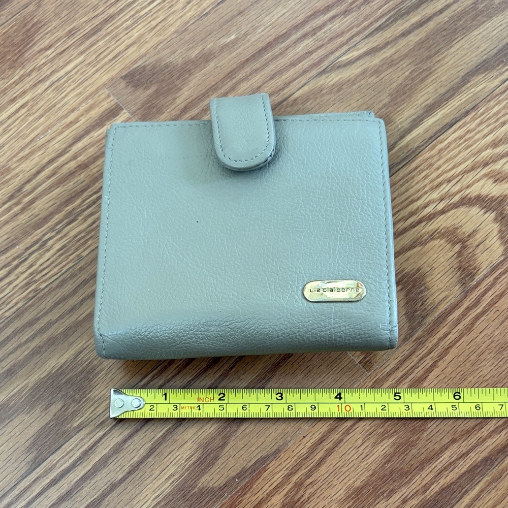 Liz Claiborne Light Gray Wallet